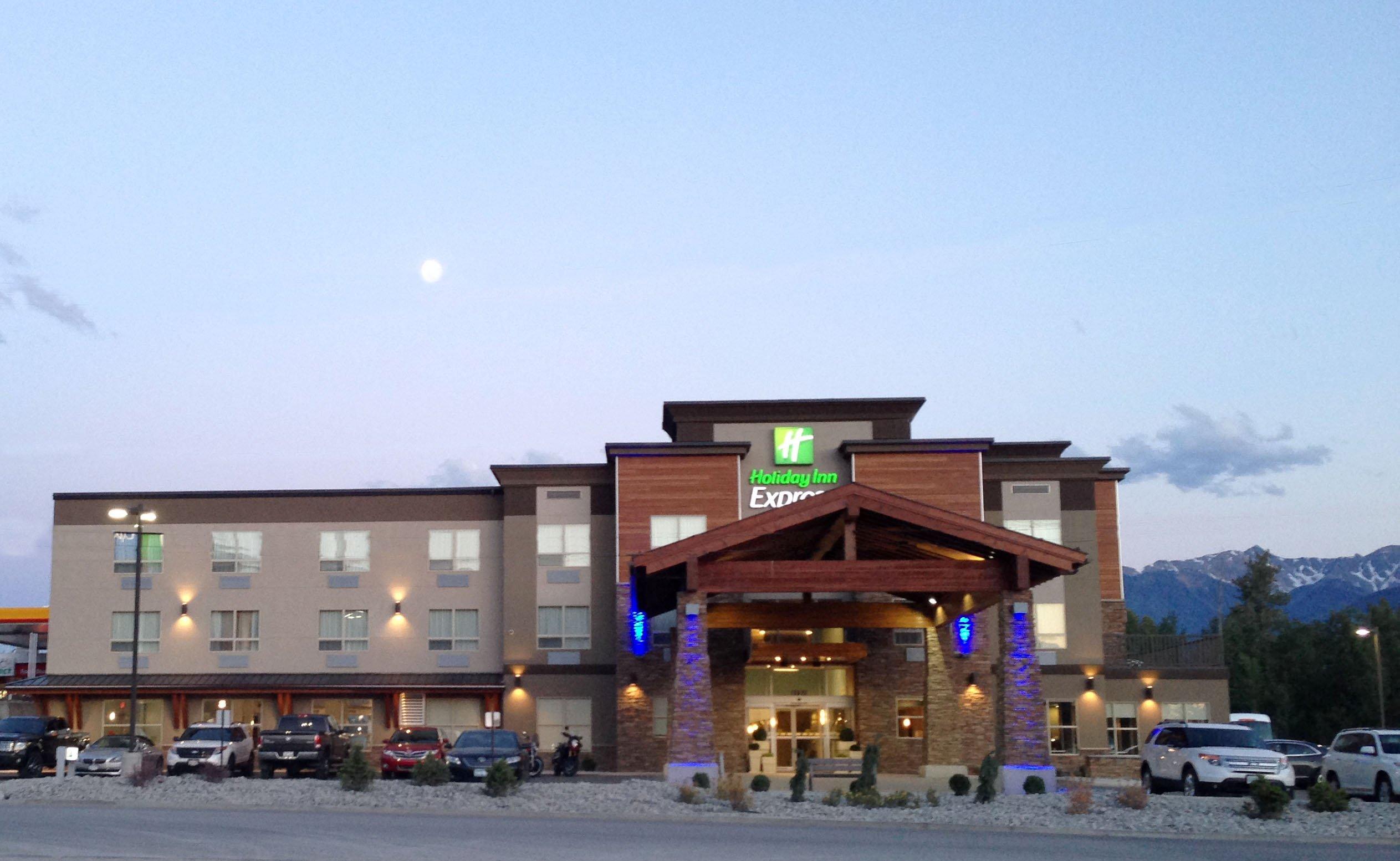 Holiday Inn Express Golden-Kicking Horse By Ihg Ngoại thất bức ảnh