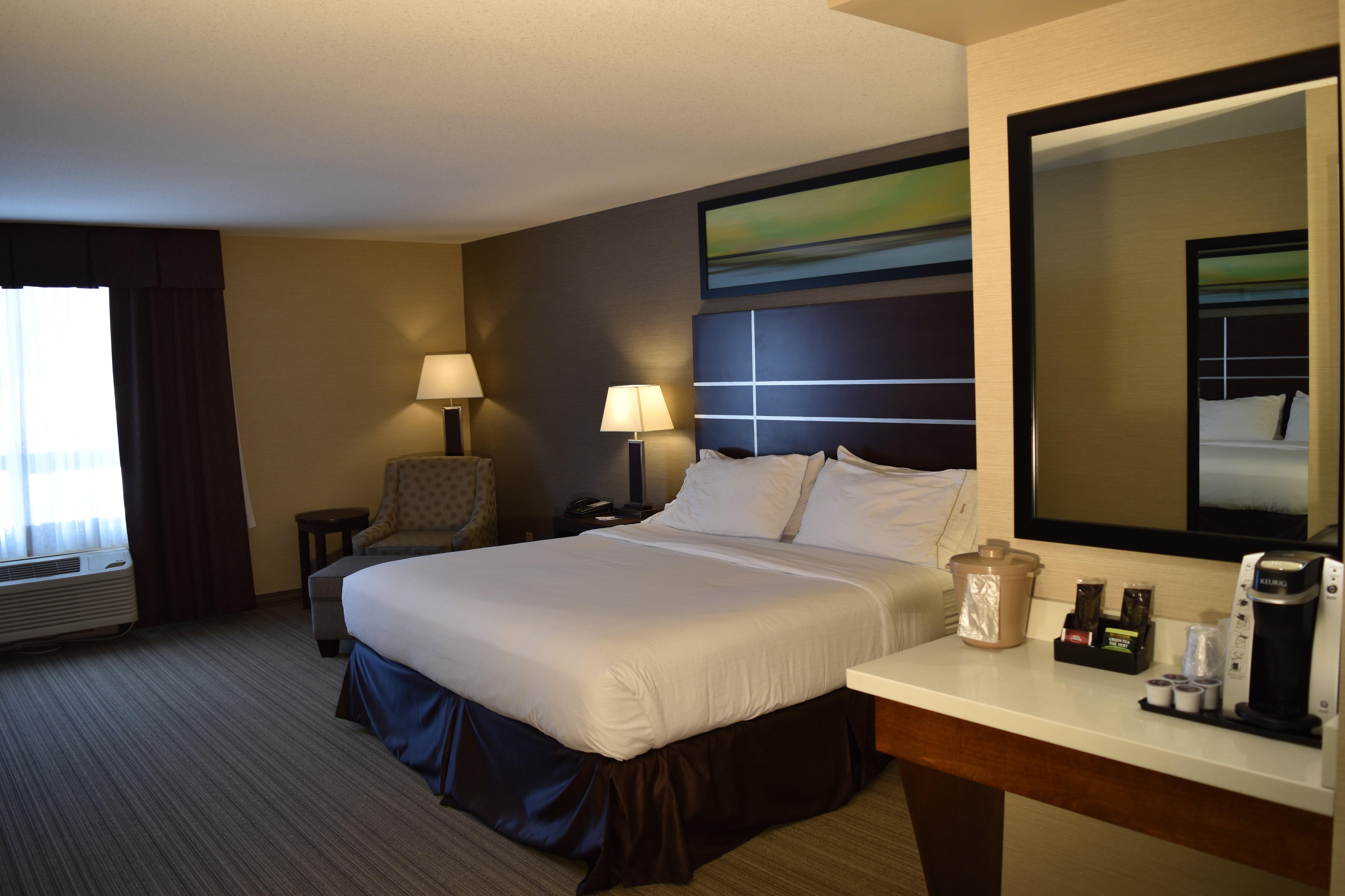 Holiday Inn Express Golden-Kicking Horse By Ihg Ngoại thất bức ảnh