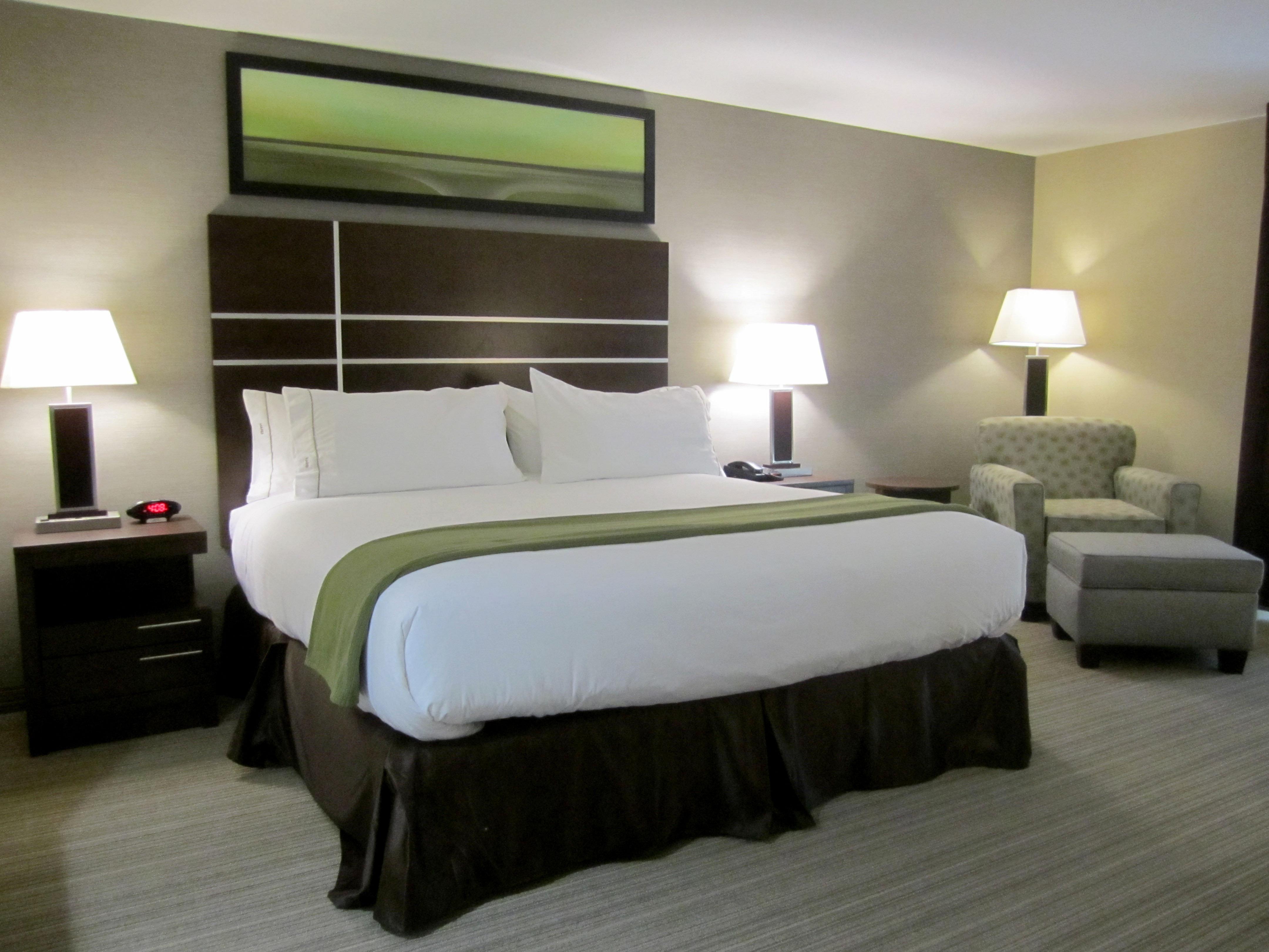 Holiday Inn Express Golden-Kicking Horse By Ihg Ngoại thất bức ảnh