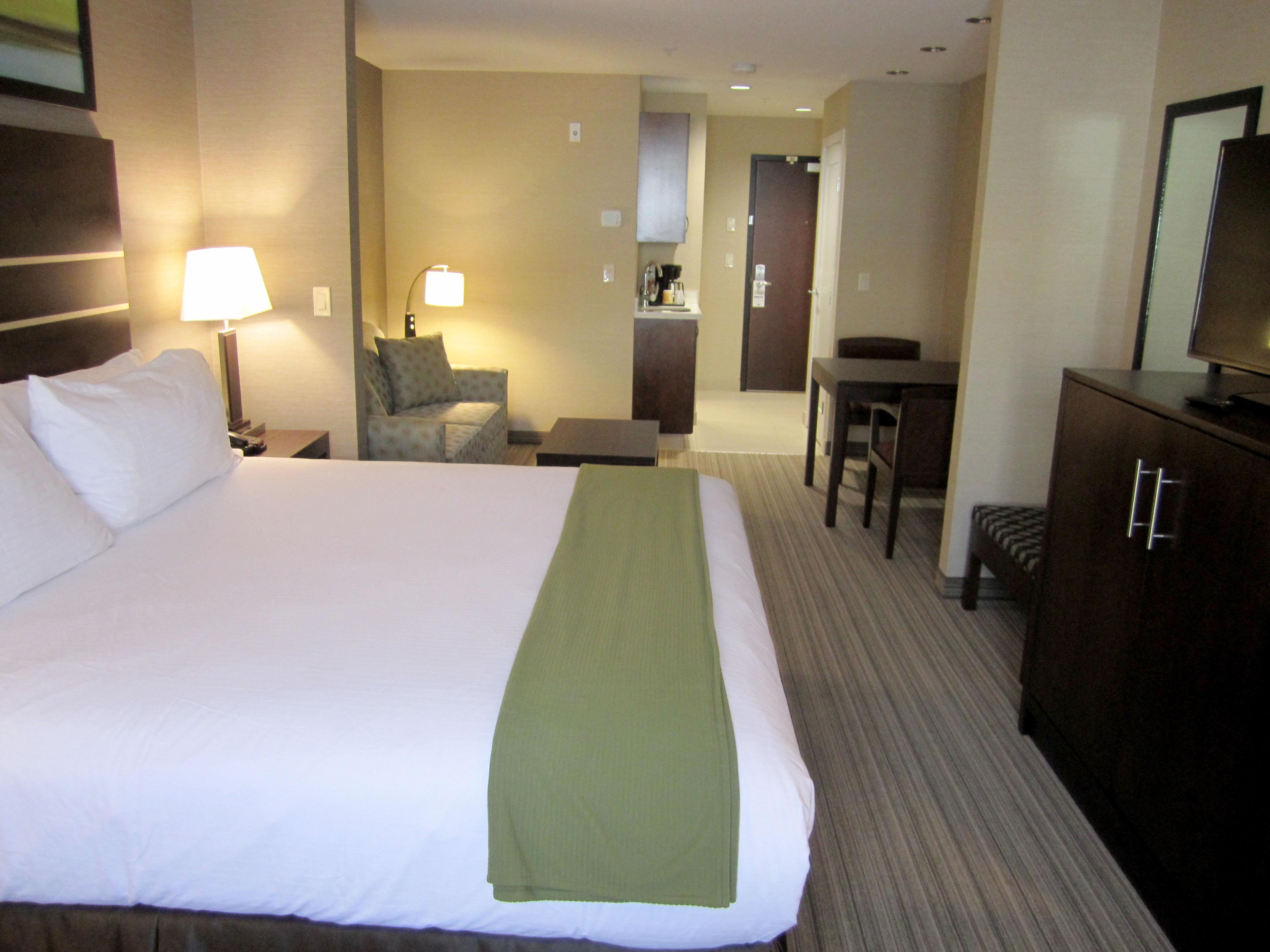 Holiday Inn Express Golden-Kicking Horse By Ihg Ngoại thất bức ảnh