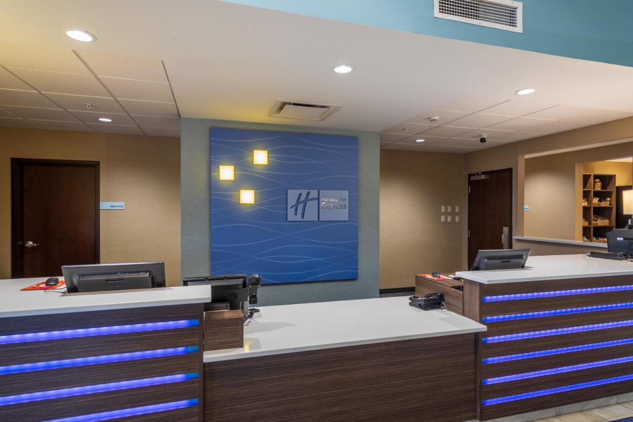 Holiday Inn Express Golden-Kicking Horse By Ihg Ngoại thất bức ảnh