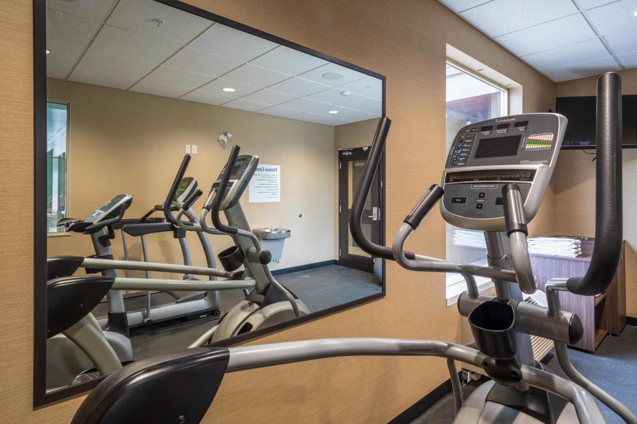 Holiday Inn Express Golden-Kicking Horse By Ihg Ngoại thất bức ảnh