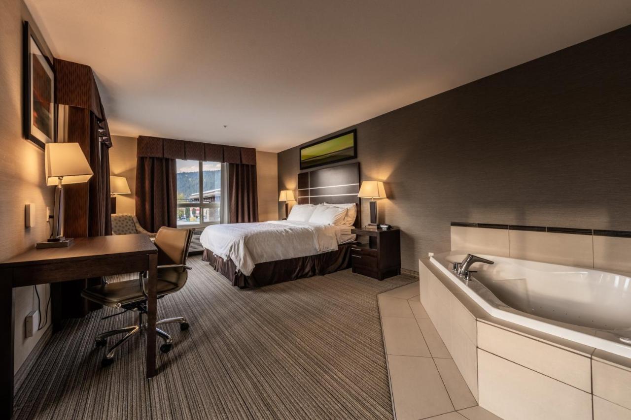 Holiday Inn Express Golden-Kicking Horse By Ihg Ngoại thất bức ảnh