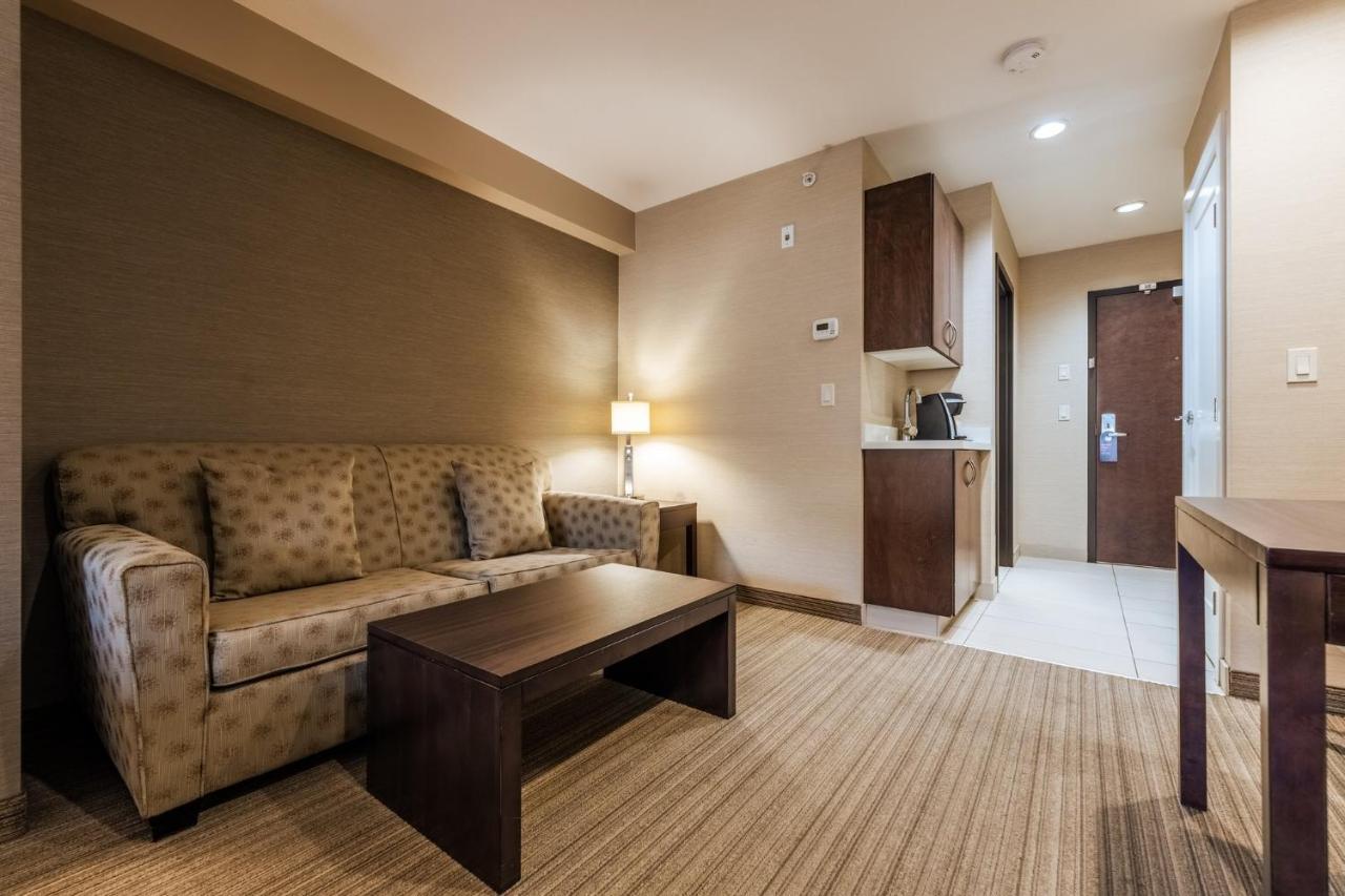 Holiday Inn Express Golden-Kicking Horse By Ihg Ngoại thất bức ảnh