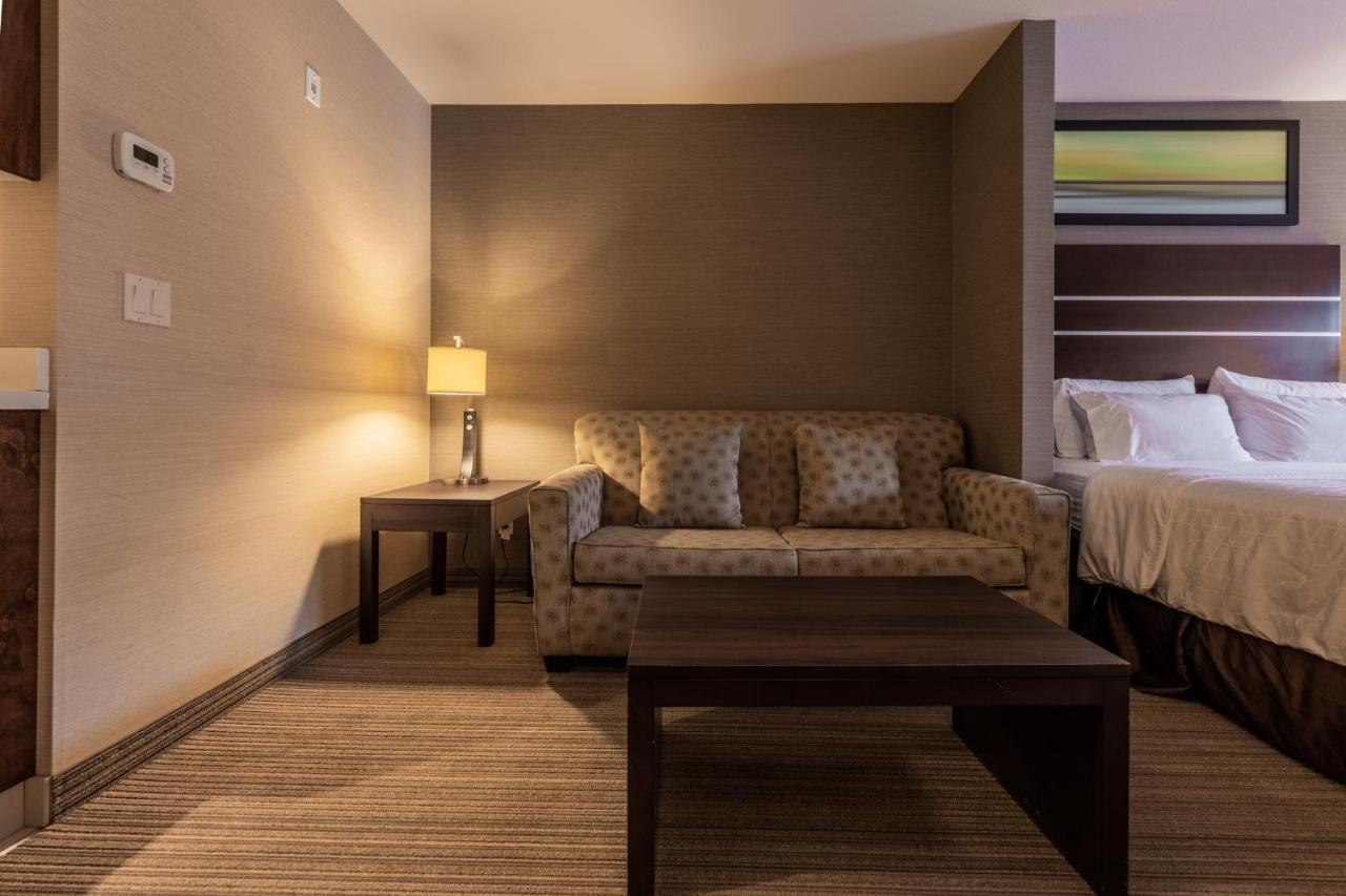 Holiday Inn Express Golden-Kicking Horse By Ihg Ngoại thất bức ảnh