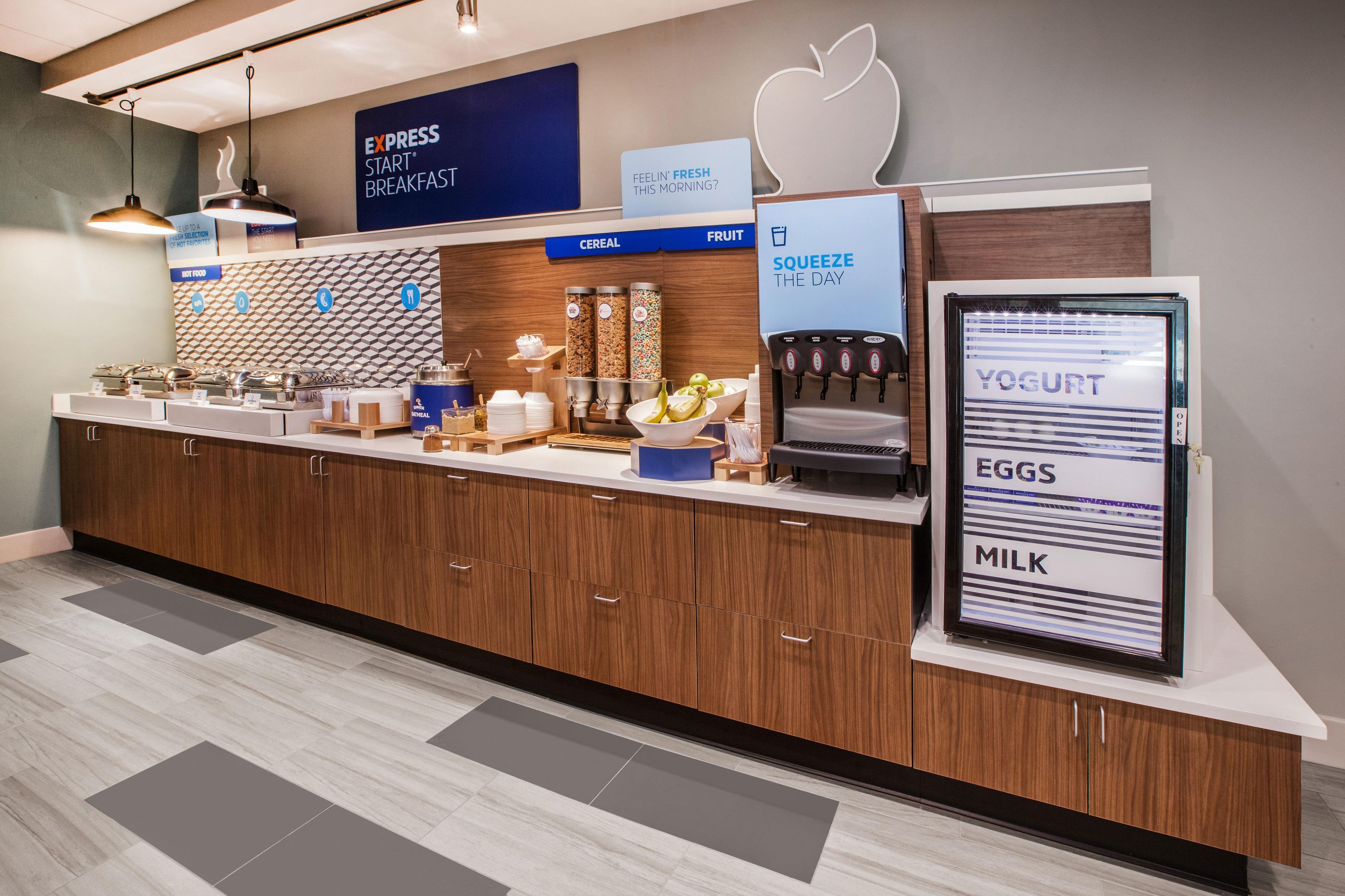 Holiday Inn Express Golden-Kicking Horse By Ihg Ngoại thất bức ảnh