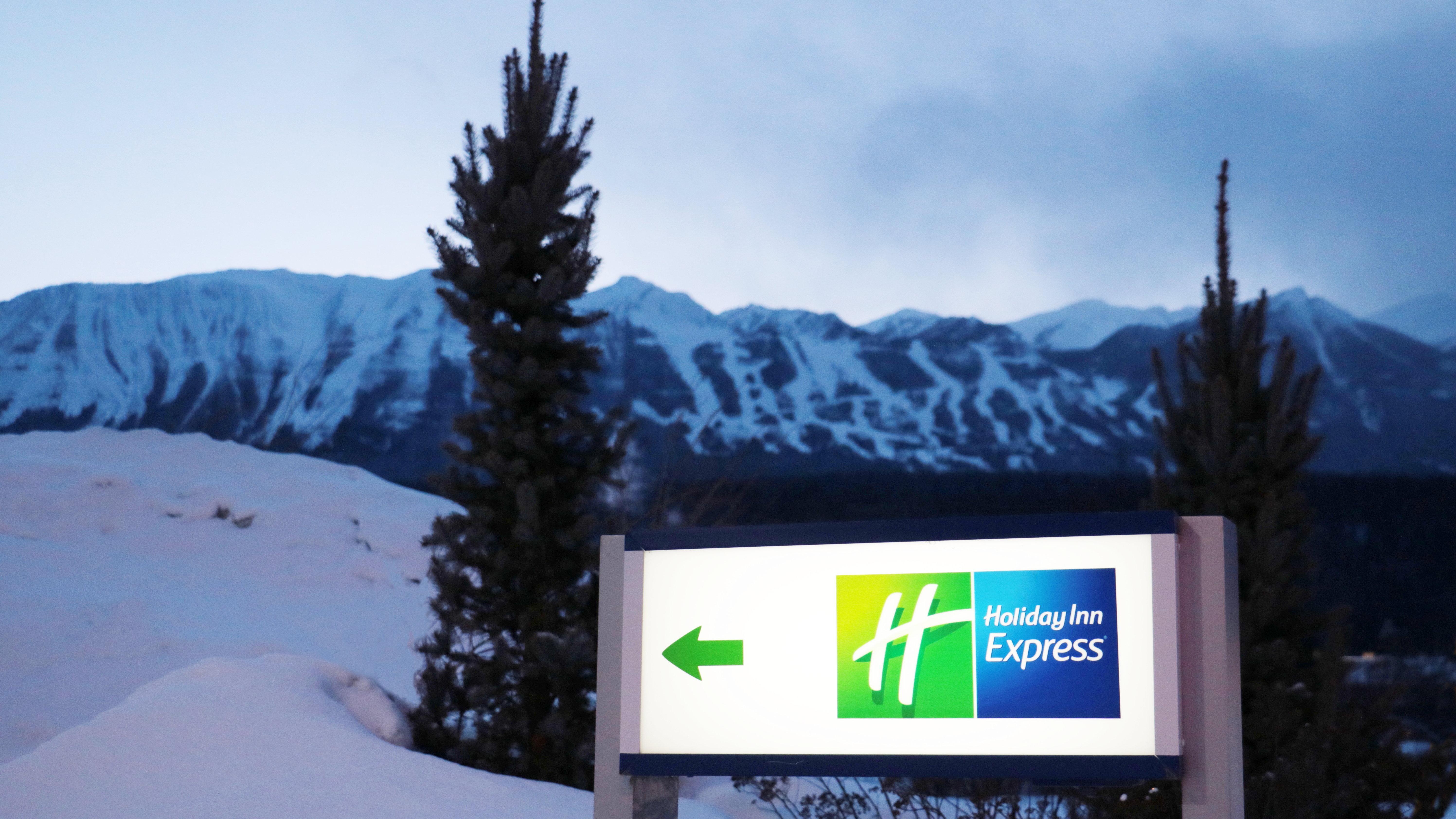 Holiday Inn Express Golden-Kicking Horse By Ihg Ngoại thất bức ảnh