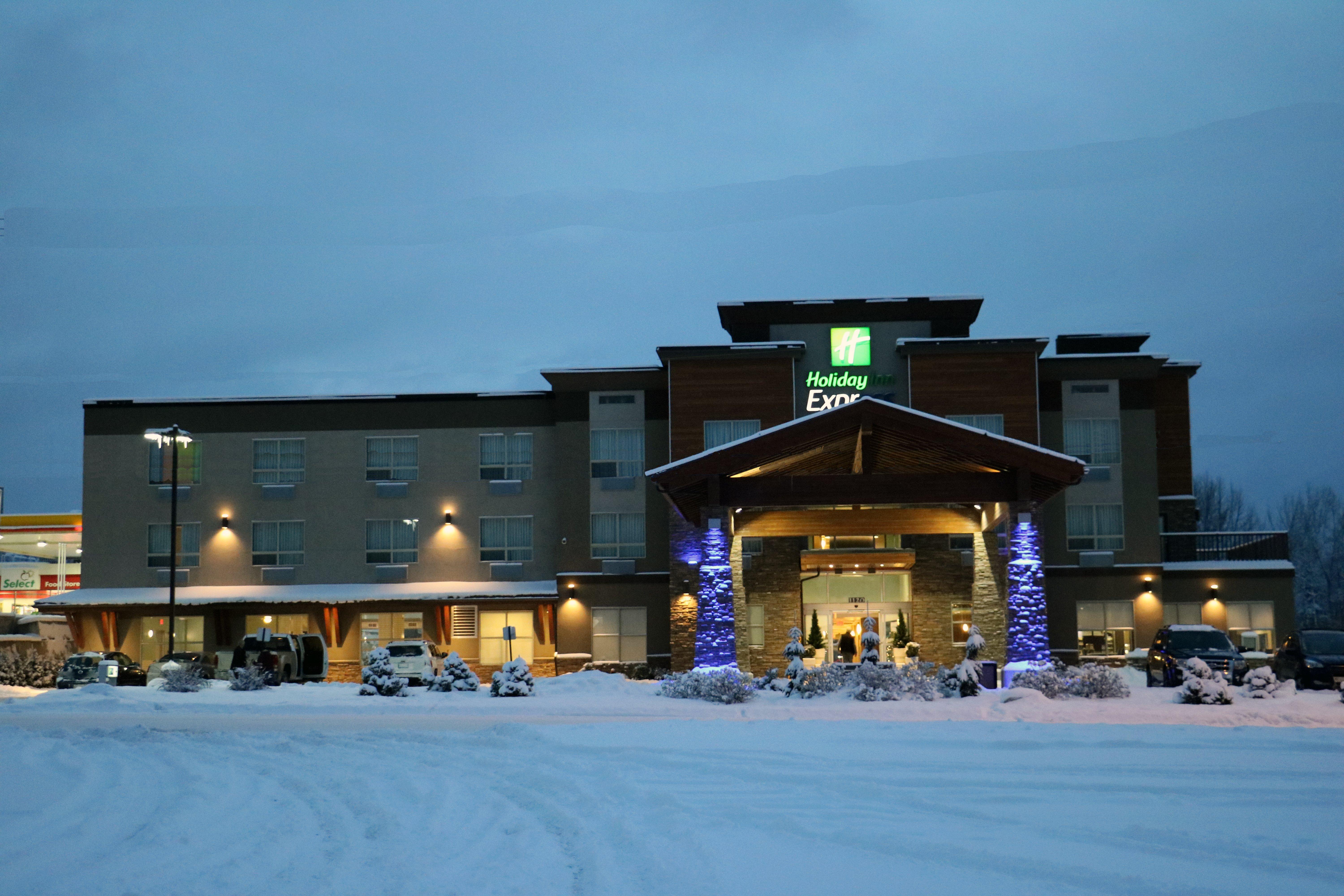 Holiday Inn Express Golden-Kicking Horse By Ihg Ngoại thất bức ảnh
