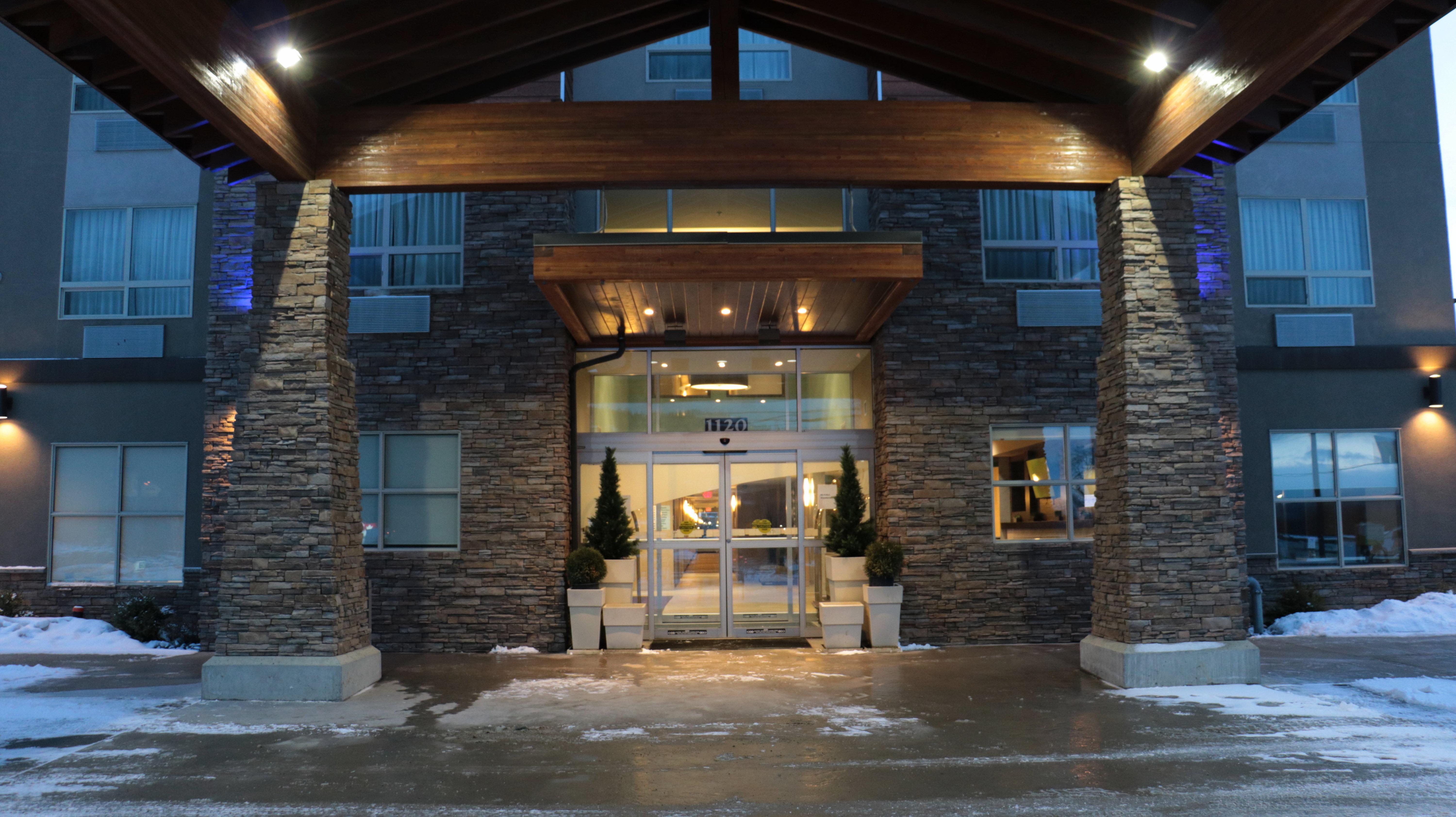 Holiday Inn Express Golden-Kicking Horse By Ihg Ngoại thất bức ảnh
