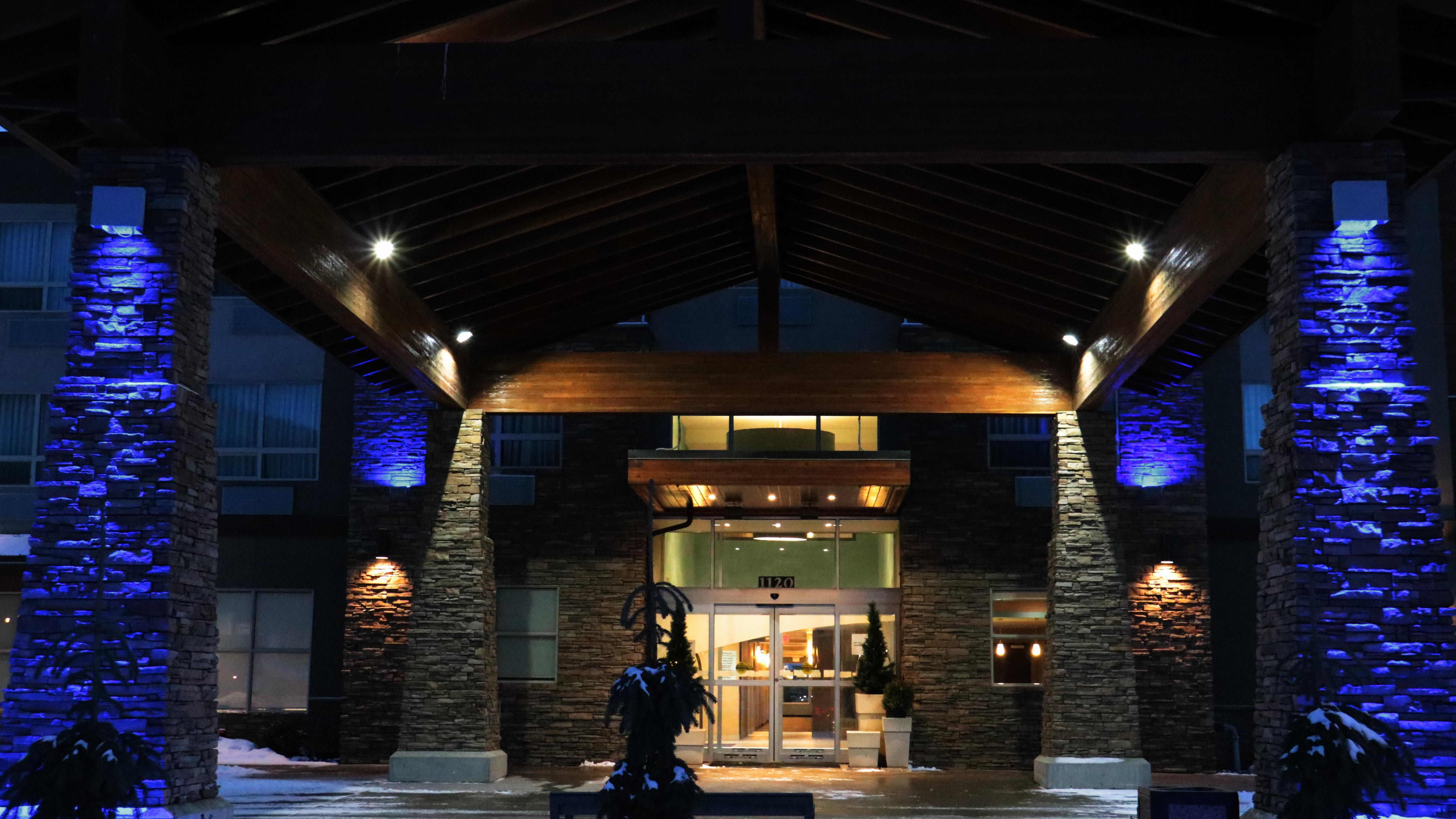 Holiday Inn Express Golden-Kicking Horse By Ihg Ngoại thất bức ảnh