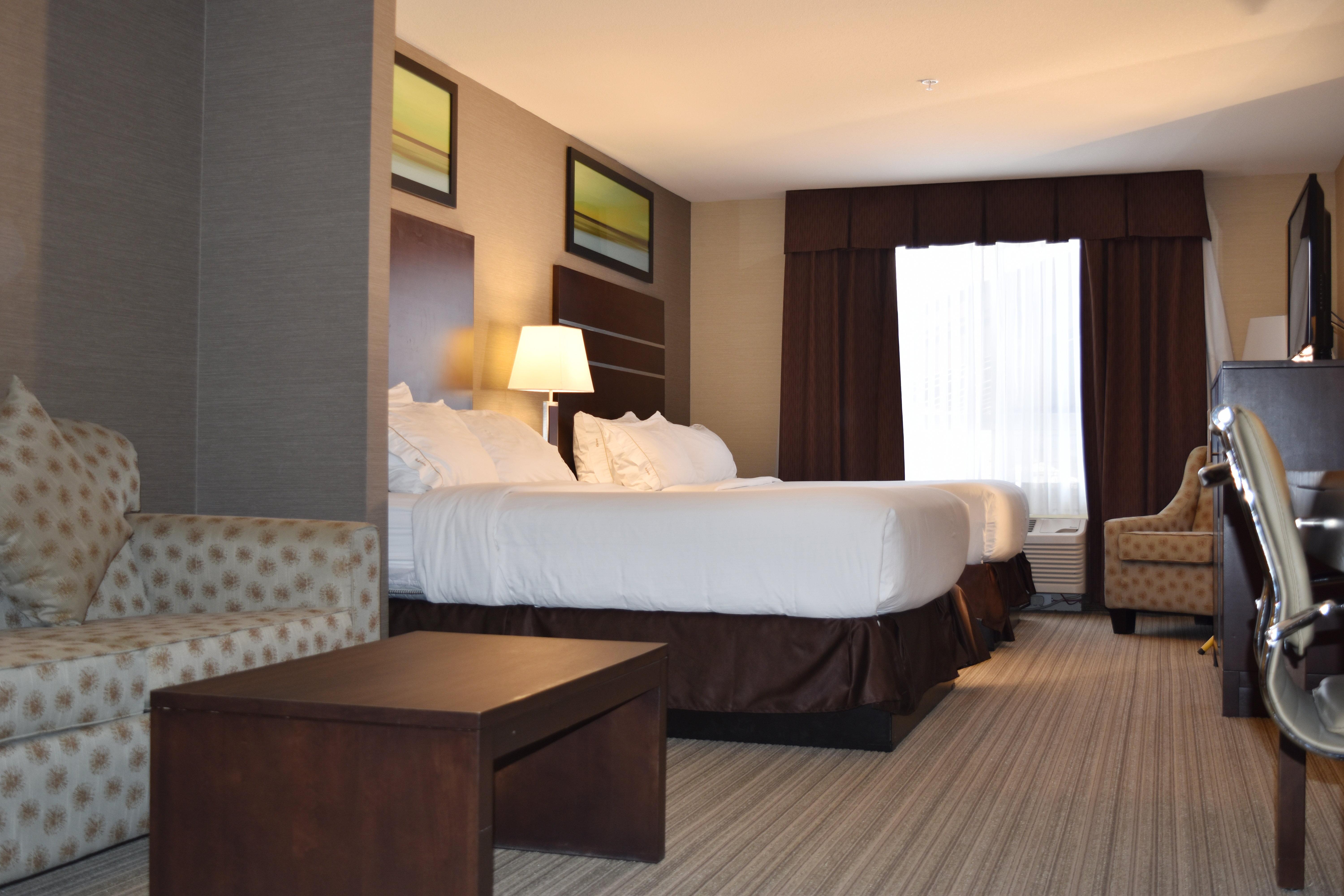 Holiday Inn Express Golden-Kicking Horse By Ihg Ngoại thất bức ảnh