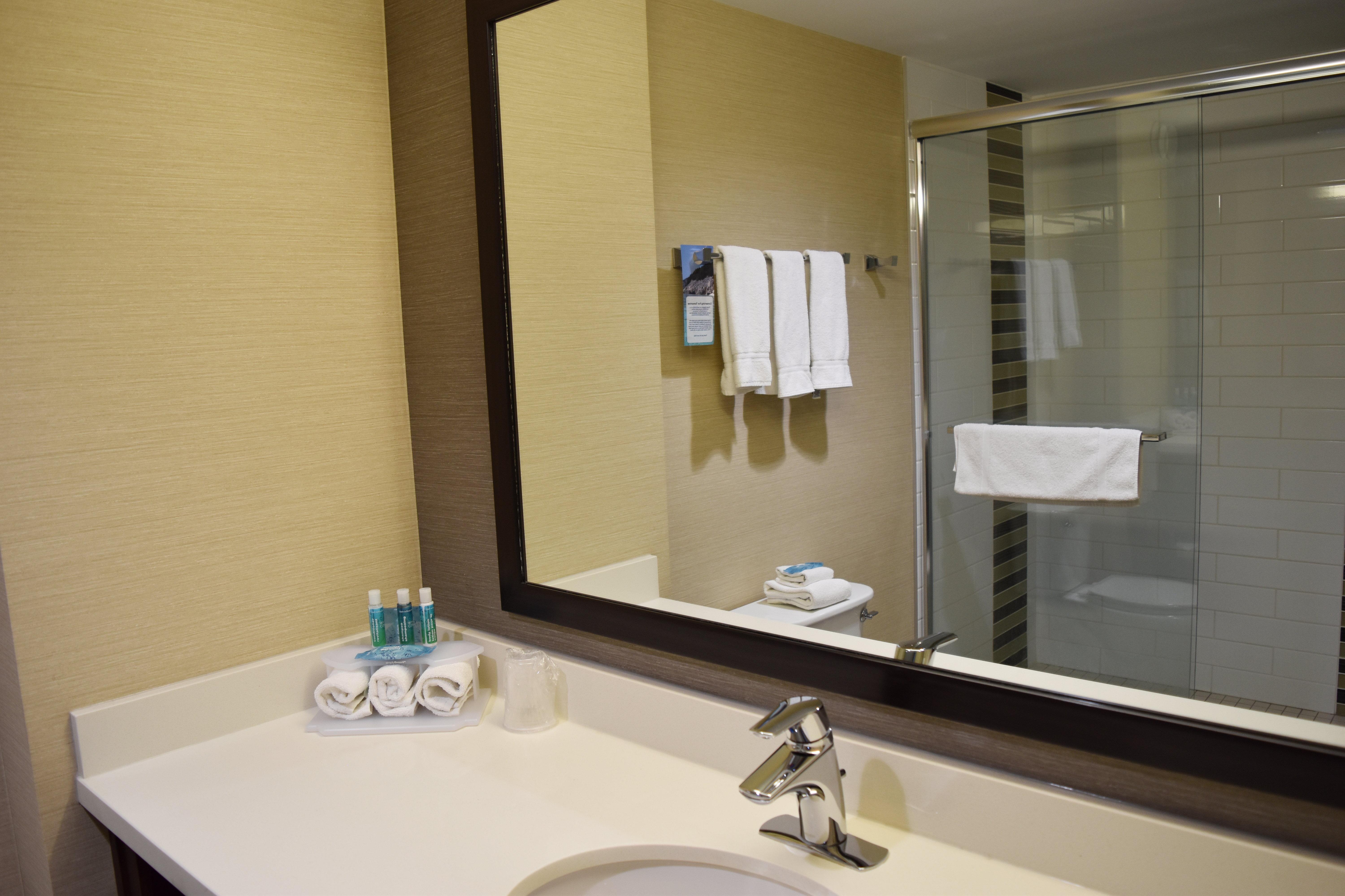 Holiday Inn Express Golden-Kicking Horse By Ihg Ngoại thất bức ảnh